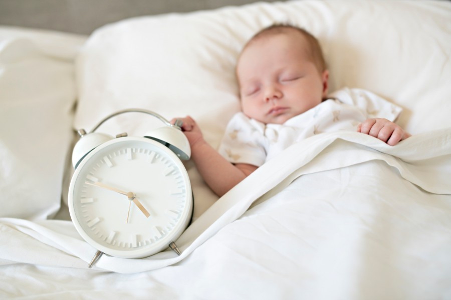 Est-ce normal qu'un bébé se réveille en hurlant inconsolable ?