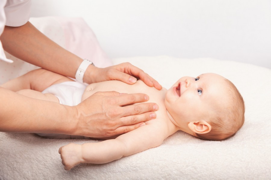 Quels sont les bienfaits du massage pour les bébés ?