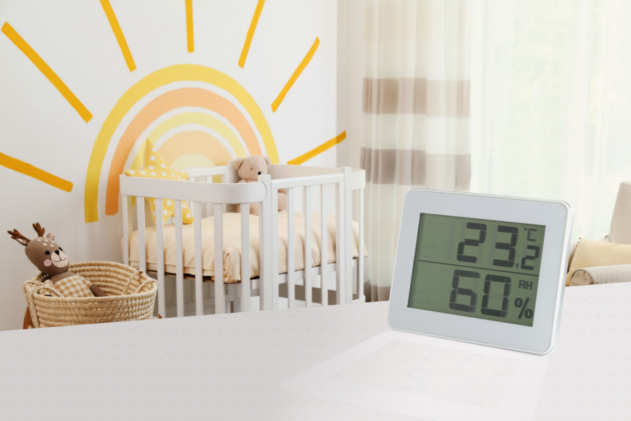 Comment choisir un thermomètre pour la chambre du bébé
